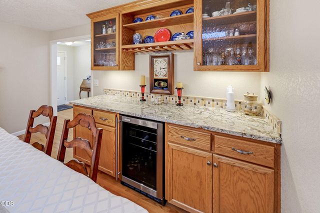 2867 Spring Hills Drive, Medford, OR 97504