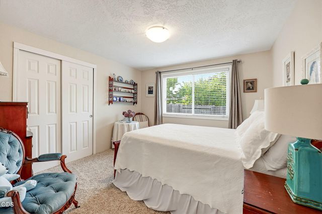 2867 Spring Hills Drive, Medford, OR 97504