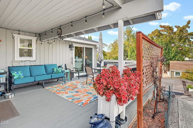 2867 Spring Hills Drive, Medford, OR 97504