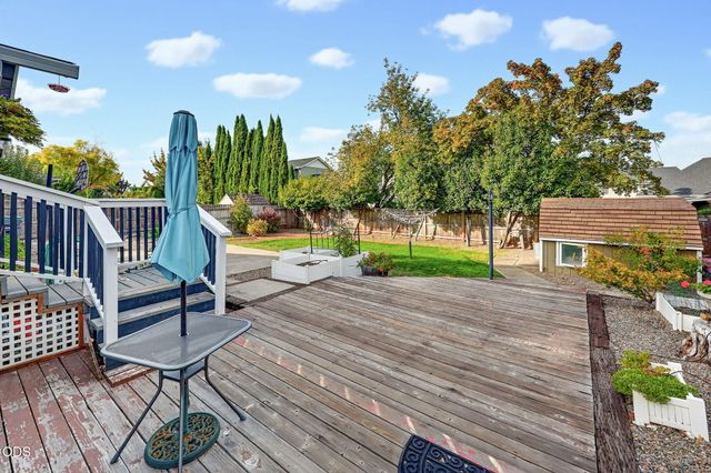 2867 Spring Hills Drive, Medford, OR 97504