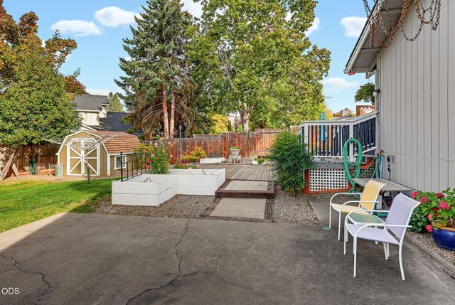 2867 Spring Hills Drive, Medford, OR 97504
