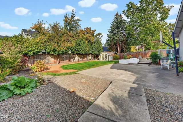2867 Spring Hills Drive, Medford, OR 97504