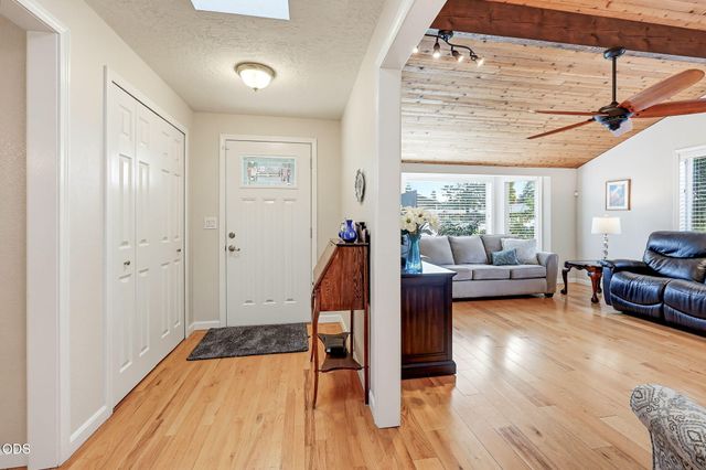 2867 Spring Hills Drive, Medford, OR 97504