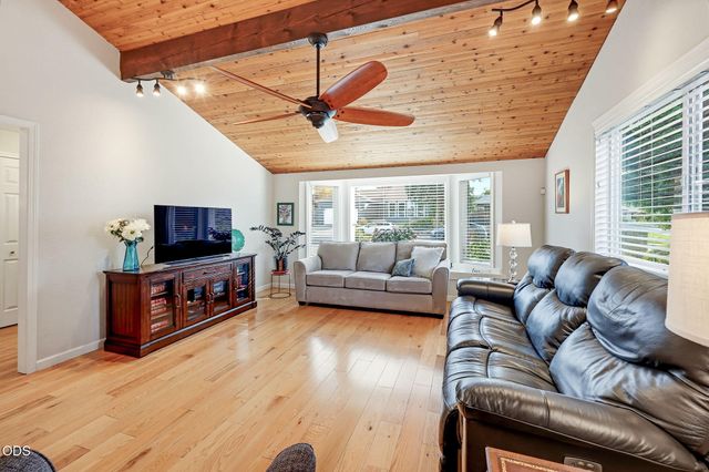 2867 Spring Hills Drive, Medford, OR 97504