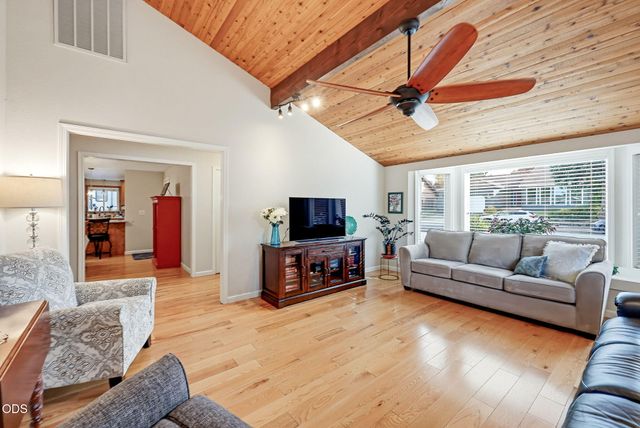2867 Spring Hills Drive, Medford, OR 97504