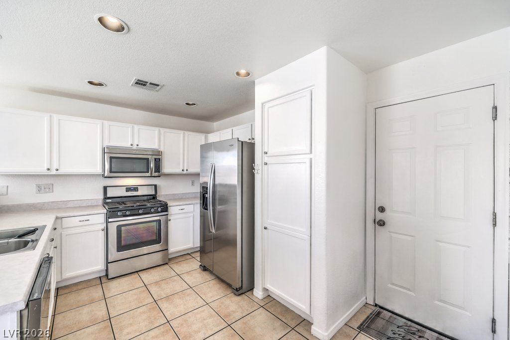 6112 Shallow Springs Street, Las Vegas, NV 89130 — photo 2