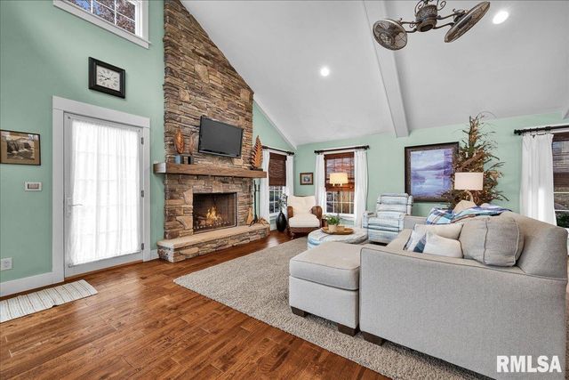 1015 Sunny Knoll Drive, Galesburg, IL 61401