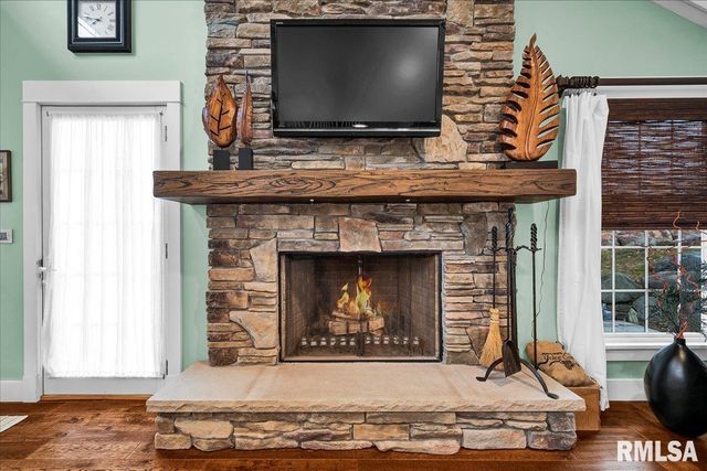 1015 Sunny Knoll Drive, Galesburg, IL 61401