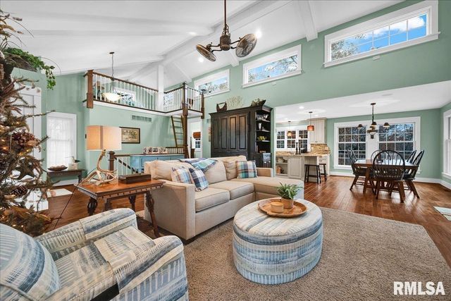 1015 Sunny Knoll Drive, Galesburg, IL 61401