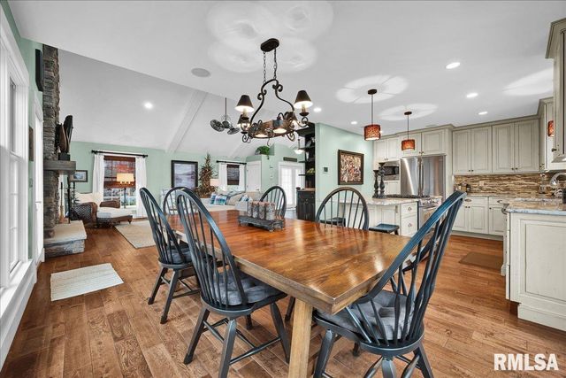 1015 Sunny Knoll Drive, Galesburg, IL 61401