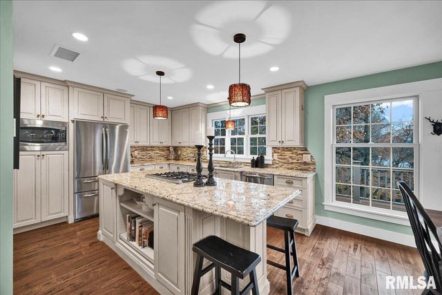 1015 Sunny Knoll Drive, Galesburg, IL 61401