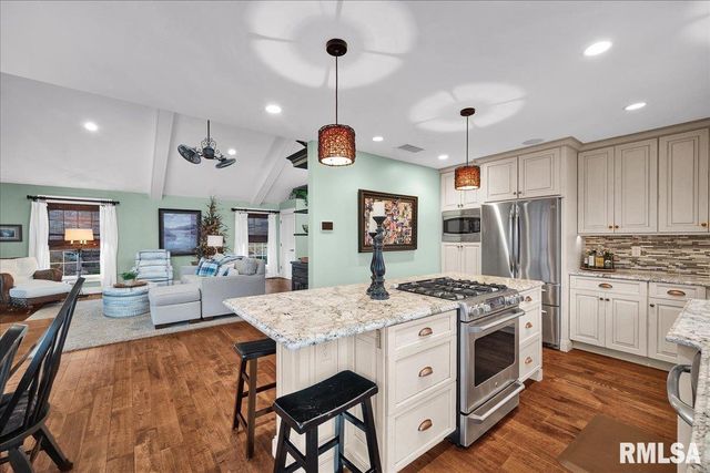 1015 Sunny Knoll Drive, Galesburg, IL 61401