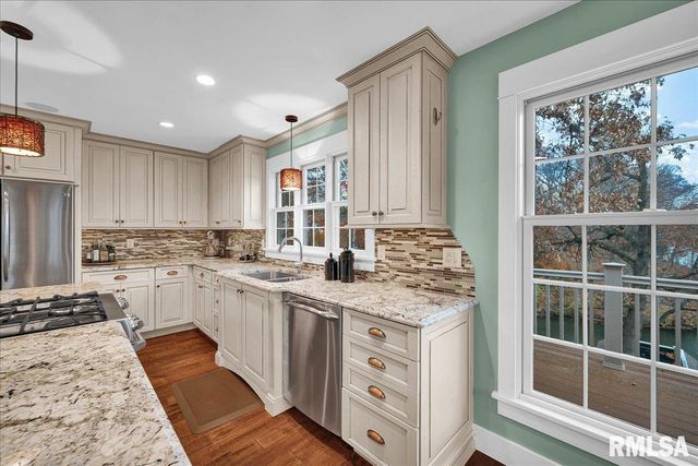 1015 Sunny Knoll Drive, Galesburg, IL 61401