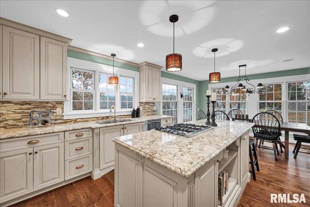 1015 Sunny Knoll Drive, Galesburg, IL 61401