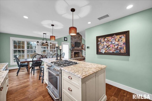 1015 Sunny Knoll Drive, Galesburg, IL 61401