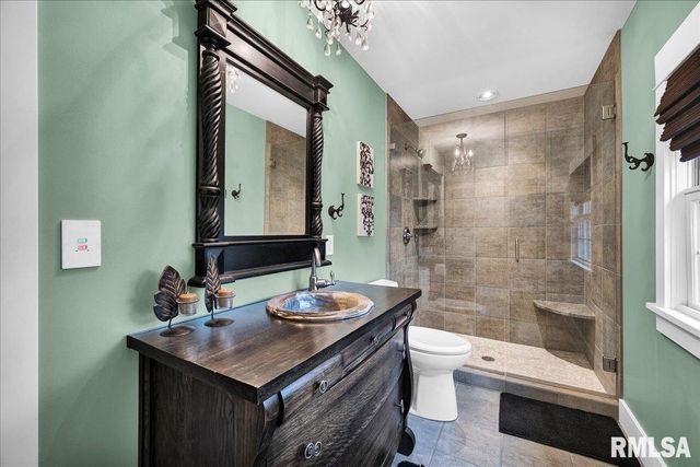 1015 Sunny Knoll Drive, Galesburg, IL 61401