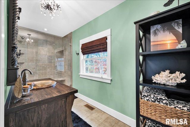 1015 Sunny Knoll Drive, Galesburg, IL 61401