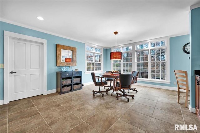 1015 Sunny Knoll Drive, Galesburg, IL 61401