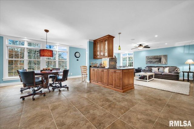 1015 Sunny Knoll Drive, Galesburg, IL 61401