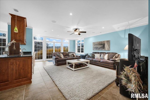 1015 Sunny Knoll Drive, Galesburg, IL 61401