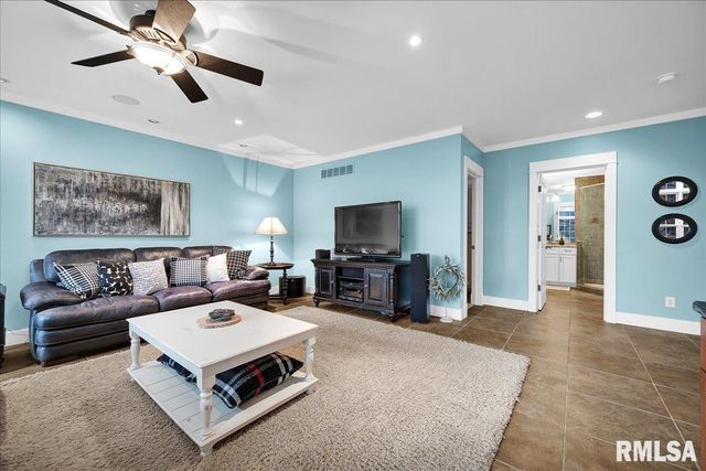 1015 Sunny Knoll Drive, Galesburg, IL 61401