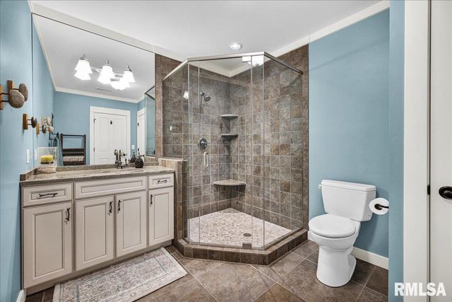 1015 Sunny Knoll Drive, Galesburg, IL 61401