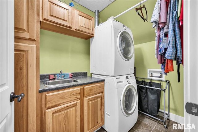 1015 Sunny Knoll Drive, Galesburg, IL 61401