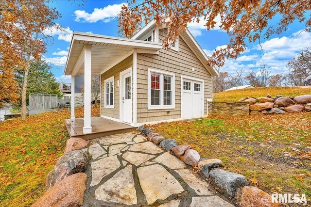 1015 Sunny Knoll Drive, Galesburg, IL 61401