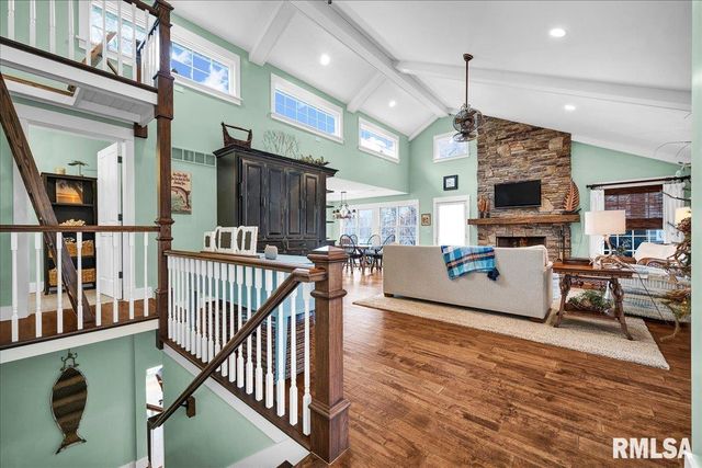 1015 Sunny Knoll Drive, Galesburg, IL 61401