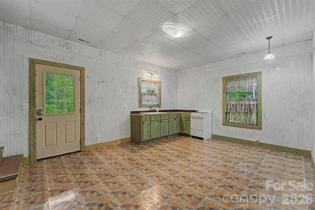 77 Pigeon Creek Trail, Bryson City, NC 28713
