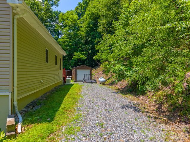 77 Pigeon Creek Trail, Bryson City, NC 28713