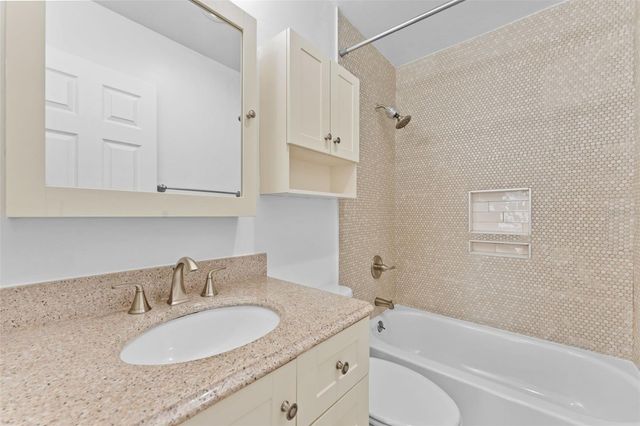 2801 W PLATT STREET, Tampa, FL 33609