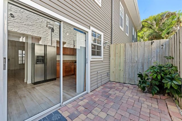 2801 W PLATT STREET, Tampa, FL 33609