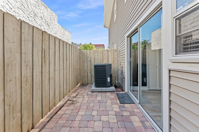 2801 W PLATT STREET, Tampa, FL 33609