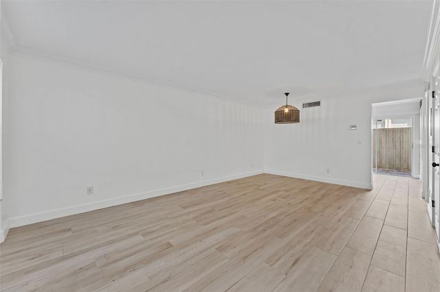 2801 W PLATT STREET, Tampa, FL 33609