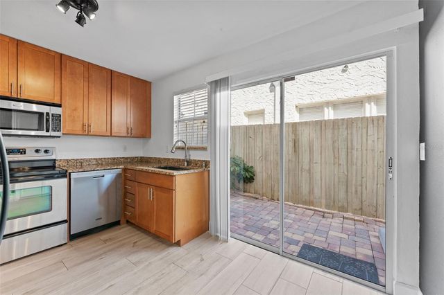 2801 W PLATT STREET, Tampa, FL 33609