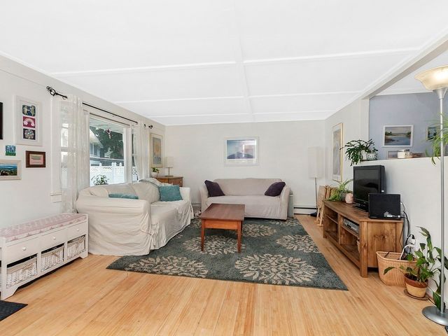 2 Filias 1, Manchester, MA 01944