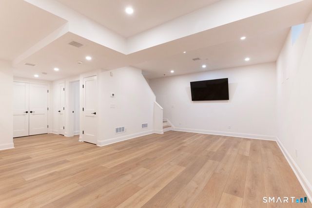 18 Maple Street, Trumbull, CT 06611