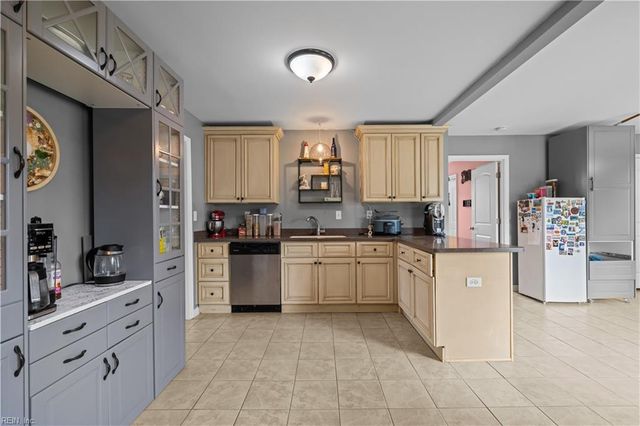 218 Logan DR, Portsmouth, VA 23701