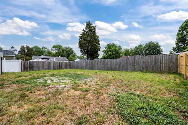 218 Logan DR, Portsmouth, VA 23701