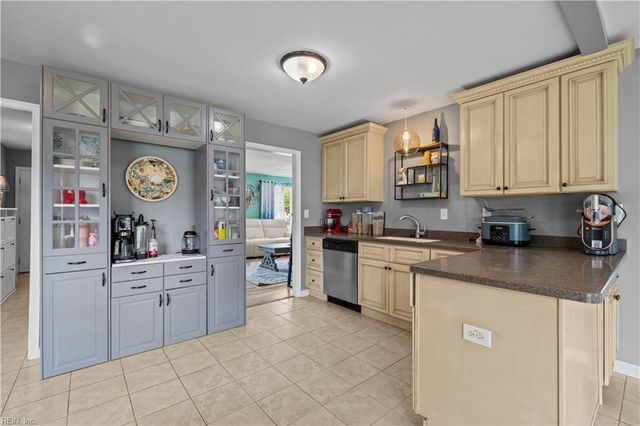 218 Logan DR, Portsmouth, VA 23701