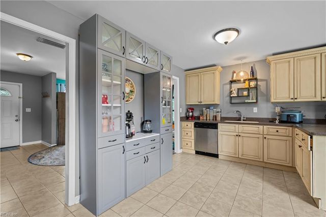 218 Logan DR, Portsmouth, VA 23701