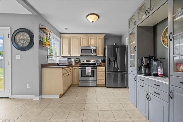 218 Logan DR, Portsmouth, VA 23701