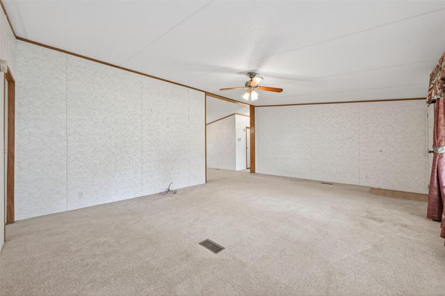 121 E Oak Shadows, Onalaska, TX 77360