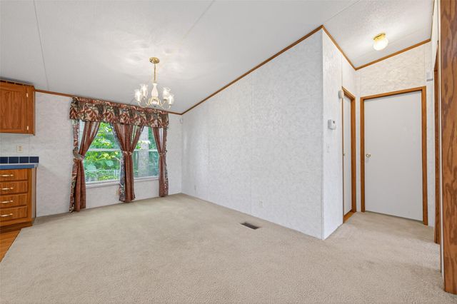 121 E Oak Shadows, Onalaska, TX 77360