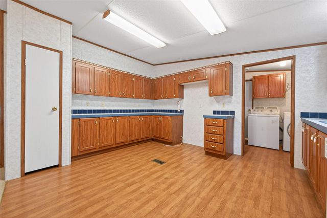 121 E Oak Shadows, Onalaska, TX 77360