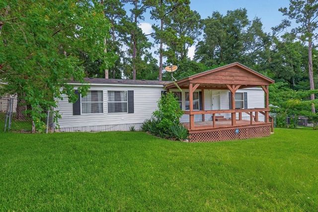 121 E Oak Shadows, Onalaska, TX 77360
