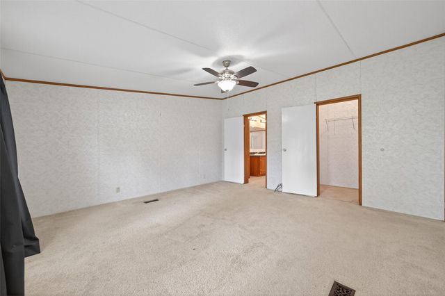 121 E Oak Shadows, Onalaska, TX 77360