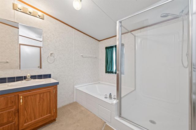 121 E Oak Shadows, Onalaska, TX 77360