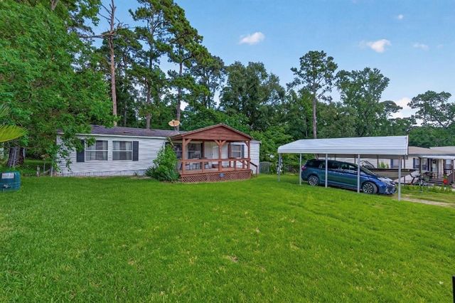 121 E Oak Shadows, Onalaska, TX 77360